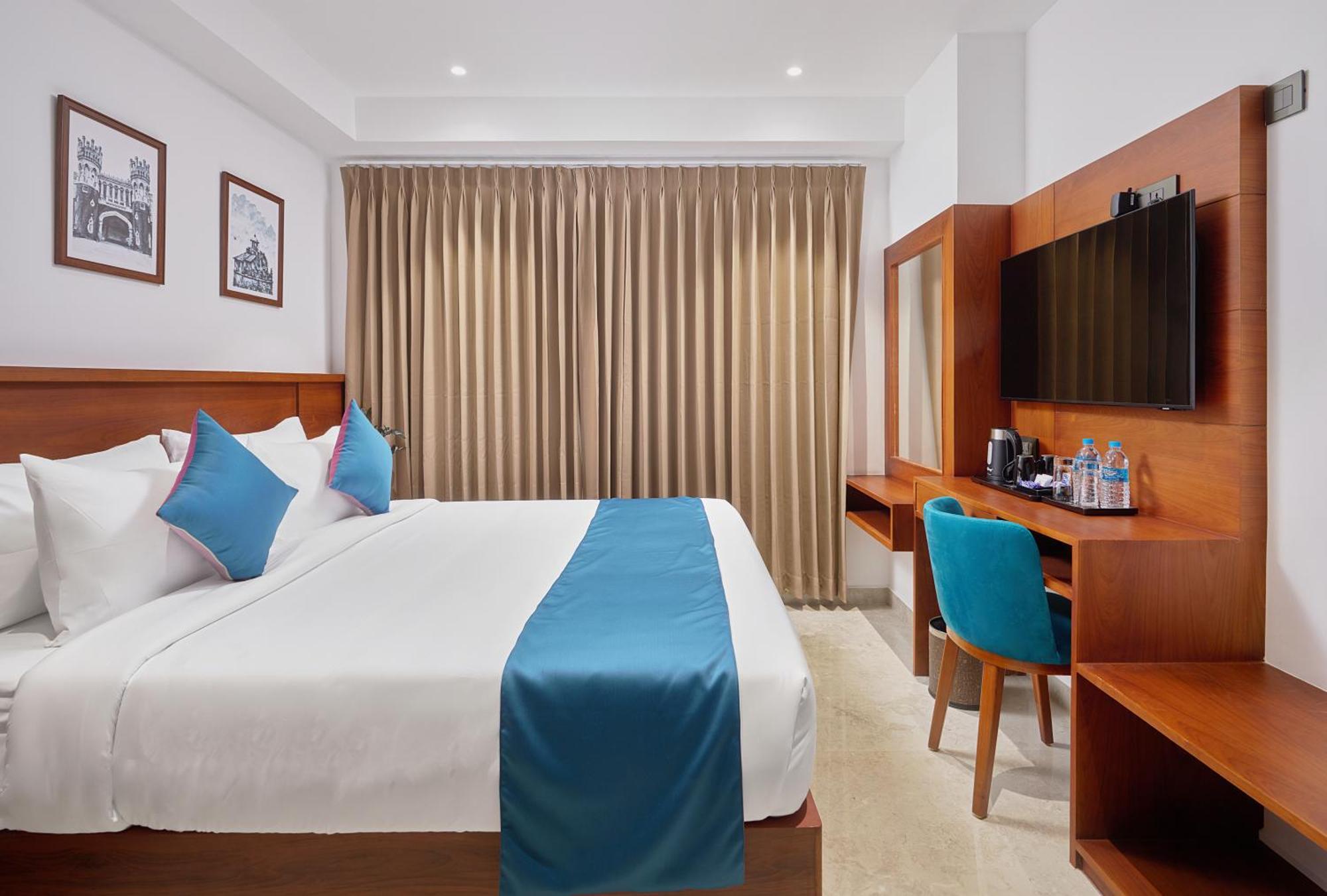 Q-white Crescent Hotel Kochi