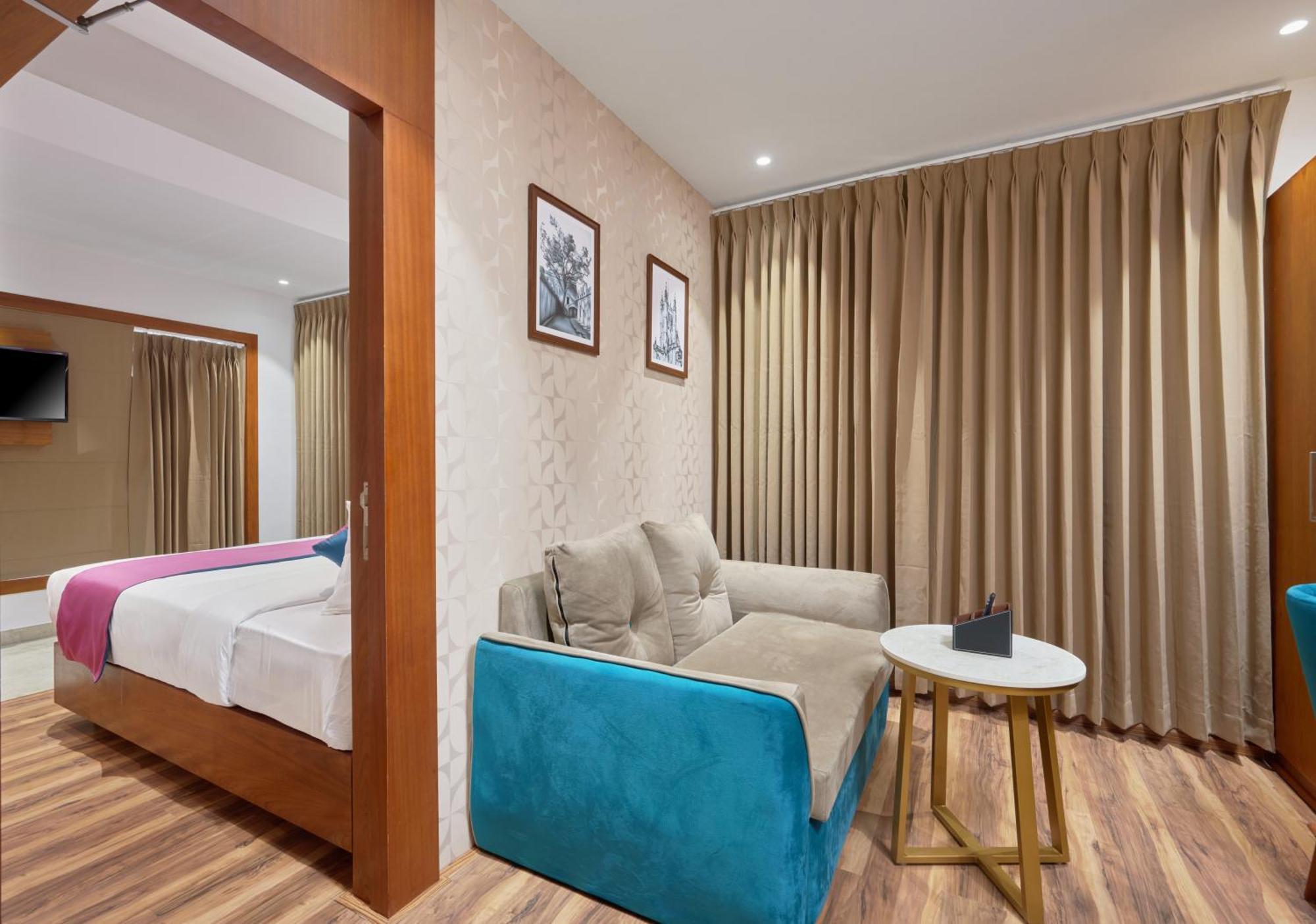 Q-white Crescent Kochi