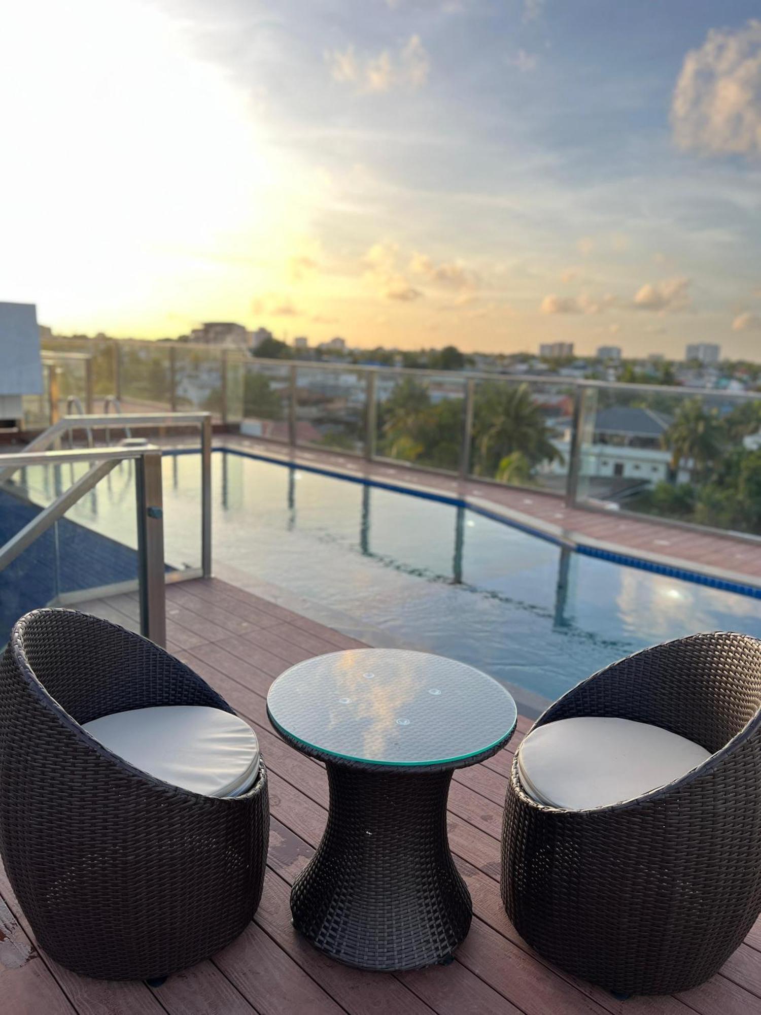 Q-white Crescent Hotel Kochi